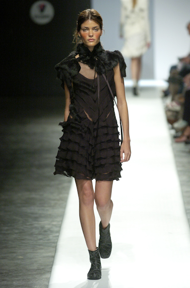 desfiles-gloriacoelho-spinverno2004rtw-145