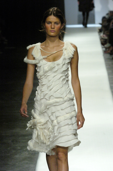 desfiles-gloriacoelho-spinverno2004rtw-149