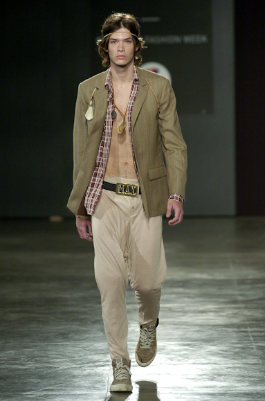 desfiles-britishcolony-spinverno2004rtw-106