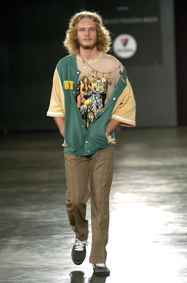 desfiles-britishcolony-spinverno2004rtw-110