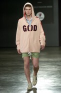 desfiles-britishcolony-spinverno2004rtw-112