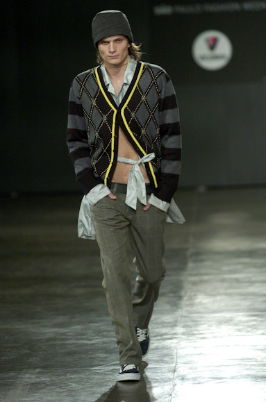 desfiles-britishcolony-spinverno2004rtw-114