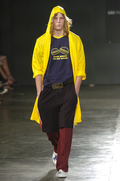 desfiles-britishcolony-spinverno2004rtw-117
