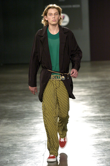 desfiles-britishcolony-spinverno2004rtw-120