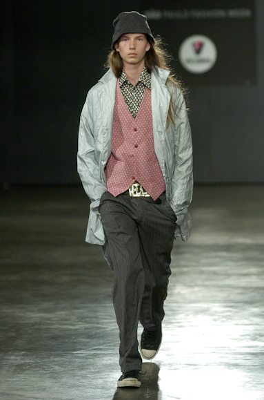 desfiles-britishcolony-spinverno2004rtw-124
