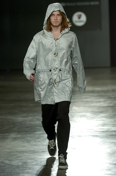 desfiles-britishcolony-spinverno2004rtw-125