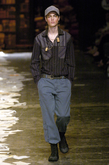 desfiles-marioqueiroz-spinverno2004rtw-114