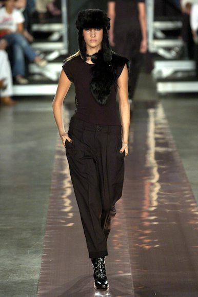desfiles-reinaldolourenco-spinverno2004rtw-107