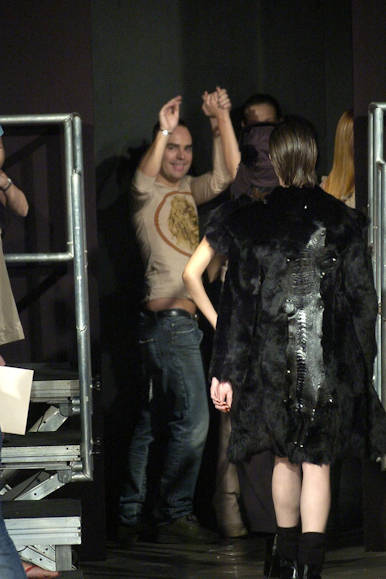 desfiles-reinaldolourenco-spinverno2004rtw-148