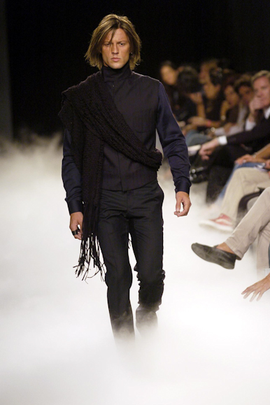 desfiles-ricardoalmeida-spinverno2004rtw-117