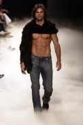 desfiles-ricardoalmeida-spinverno2004rtw-119