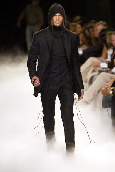 desfiles-ricardoalmeida-spinverno2004rtw-121