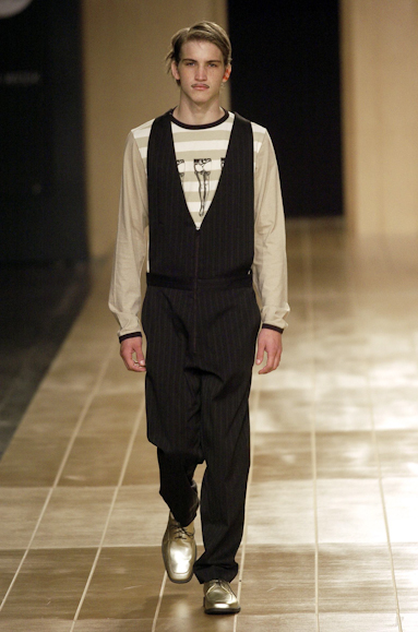 desfiles-ronaldofraga-spinverno2004rtw-114