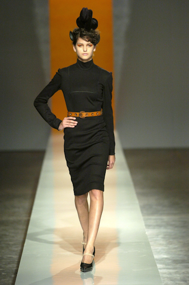 desfiles-alexandreherchcovich-spinverno2004rtw-114