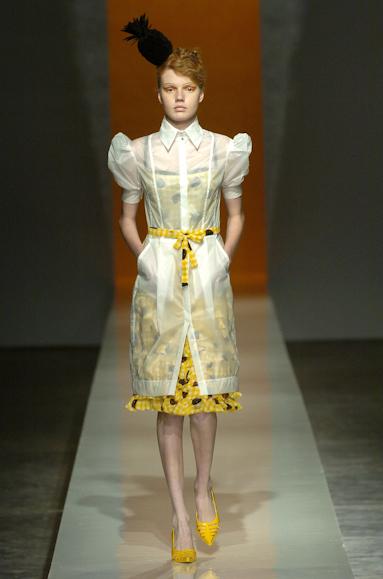 desfiles-alexandreherchcovich-spinverno2004rtw-116