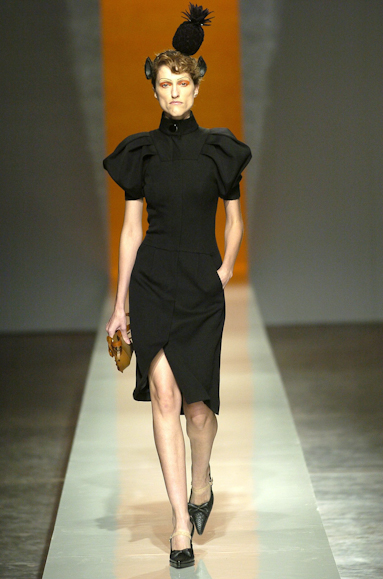 desfiles-alexandreherchcovich-spinverno2004rtw-121