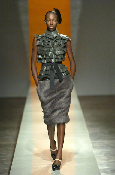 desfiles-alexandreherchcovich-spinverno2004rtw-123