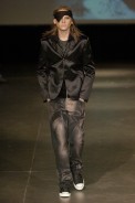 desfiles-alexandreherchcovichmen-spinverno2004rtw-101