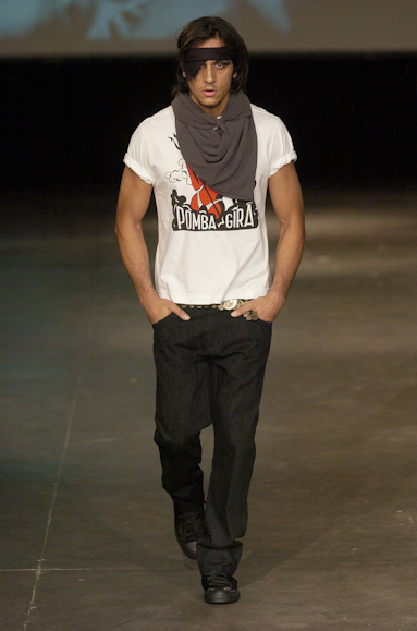 desfiles-alexandreherchcovichmen-spinverno2004rtw-105