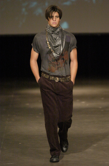 desfiles-alexandreherchcovichmen-spinverno2004rtw-110