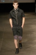 desfiles-alexandreherchcovichmen-spinverno2004rtw-111