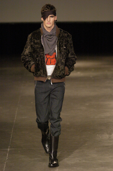 desfiles-alexandreherchcovichmen-spinverno2004rtw-112