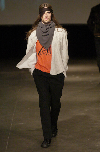 desfiles-alexandreherchcovichmen-spinverno2004rtw-113