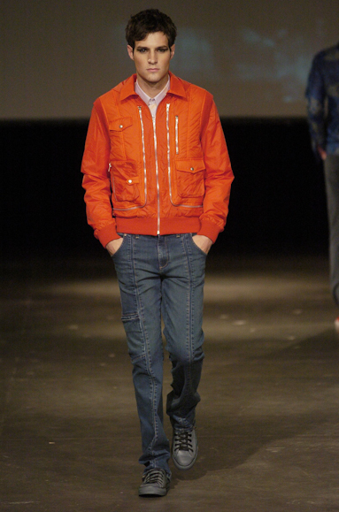 desfiles-alexandreherchcovichmen-spinverno2004rtw-116