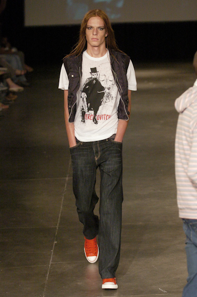 desfiles-alexandreherchcovichmen-spinverno2004rtw-120