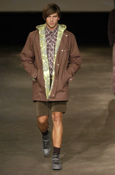 desfiles-alexandreherchcovichmen-spinverno2004rtw-122