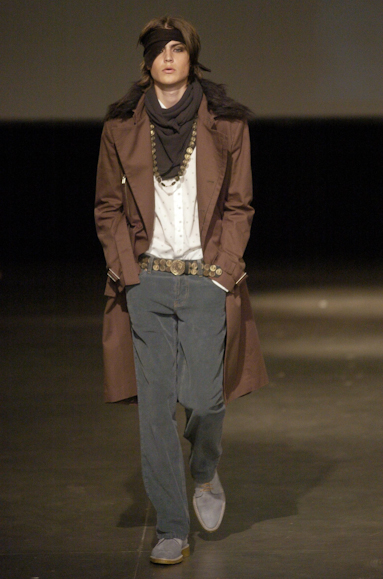 desfiles-alexandreherchcovichmen-spinverno2004rtw-123