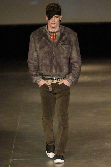 desfiles-alexandreherchcovichmen-spinverno2004rtw-124