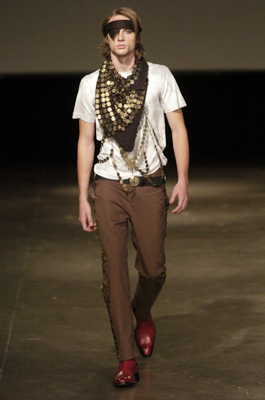 desfiles-alexandreherchcovichmen-spinverno2004rtw-125