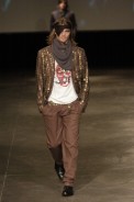 desfiles-alexandreherchcovichmen-spinverno2004rtw-126