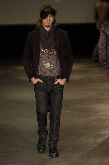 desfiles-alexandreherchcovichmen-spinverno2004rtw-128