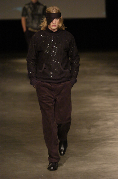 desfiles-alexandreherchcovichmen-spinverno2004rtw-129
