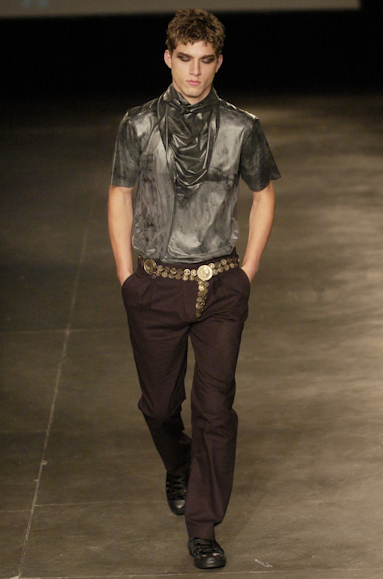 desfiles-alexandreherchcovichmen-spinverno2004rtw-130