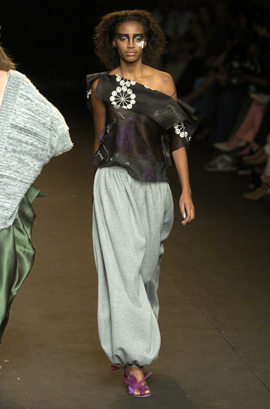desfiles-andrelima-spinverno2004rtw-137