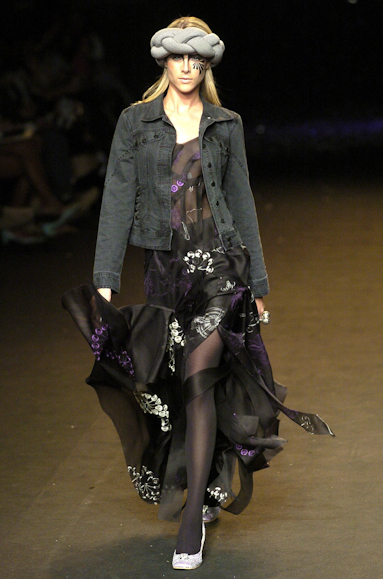 desfiles-andrelima-spinverno2004rtw-138