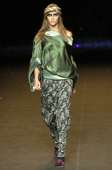 desfiles-andrelima-spinverno2004rtw-139
