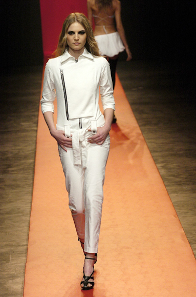 desfiles-eduardosuppes-spinverno2004rtw-107