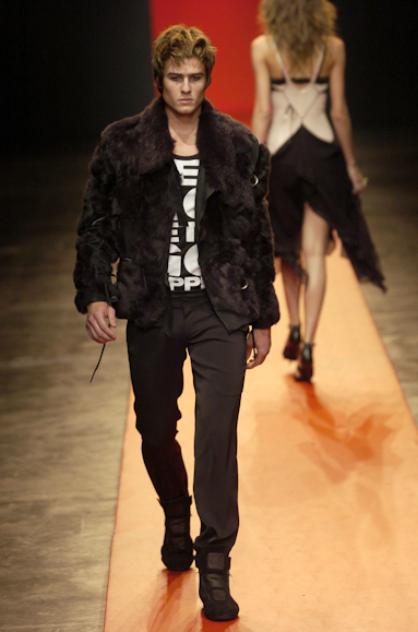 desfiles-eduardosuppes-spinverno2004rtw-140