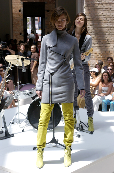desfiles-lorenzomerlino-spinverno2004rtw-102
