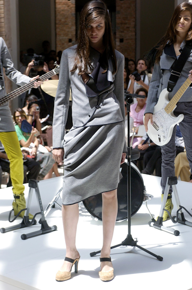 desfiles-lorenzomerlino-spinverno2004rtw-103