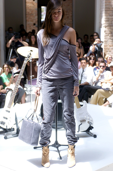 desfiles-lorenzomerlino-spinverno2004rtw-105
