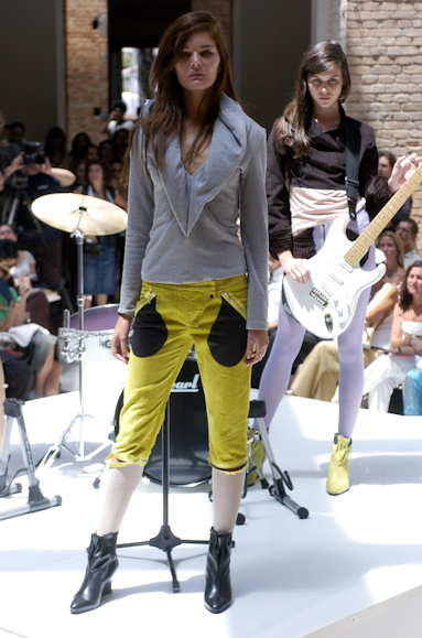 desfiles-lorenzomerlino-spinverno2004rtw-114