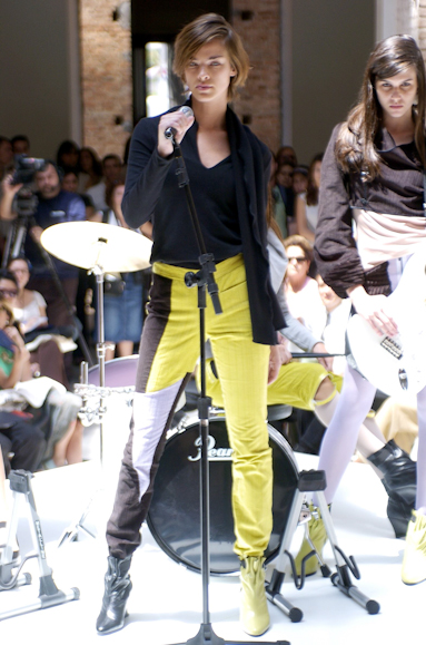 desfiles-lorenzomerlino-spinverno2004rtw-115