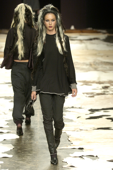 desfiles-mareunitschke-spinverno2004rtw-108