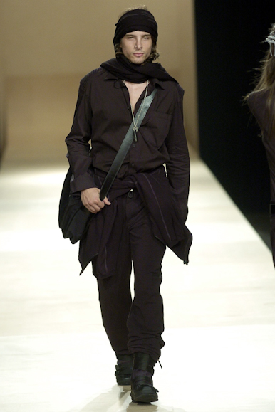desfiles-uma-spinverno2004rtw-109