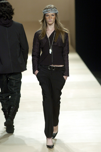 desfiles-uma-spinverno2004rtw-114